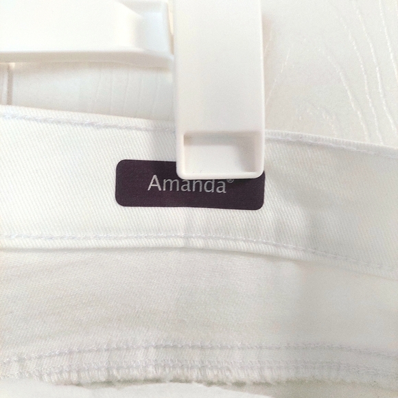 Gloria Vanderbilt Women's Classic Tapered Amanda Jeans - Picture 7 of 9